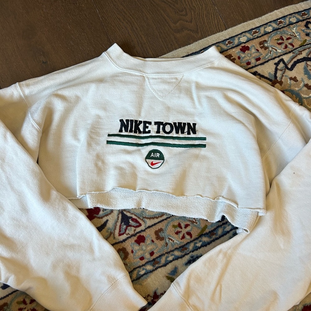 Nike cropped sweater 🌟